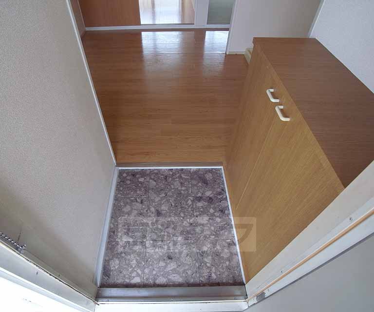 玄関　靴箱あります
