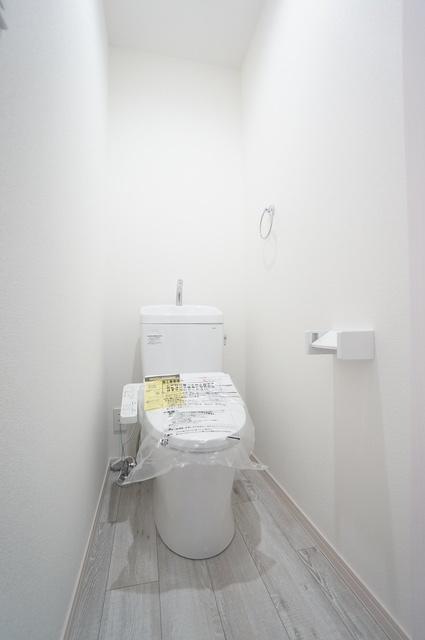 トイレ　別号室の写真です。