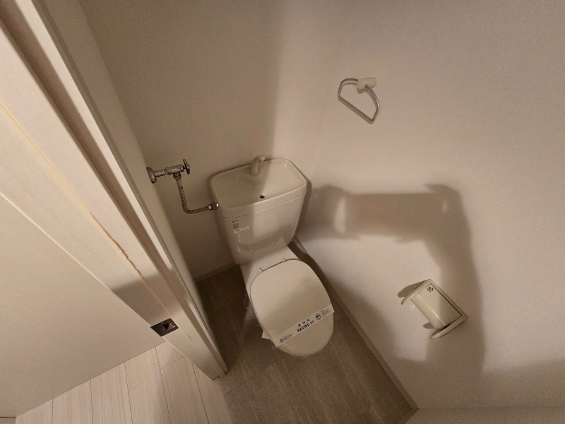 トイレ　こちらはトイレです。清潔感があり、安心して使用できます。