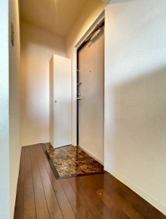 玄関　すっきりとしたスタイリッシュな玄関。
