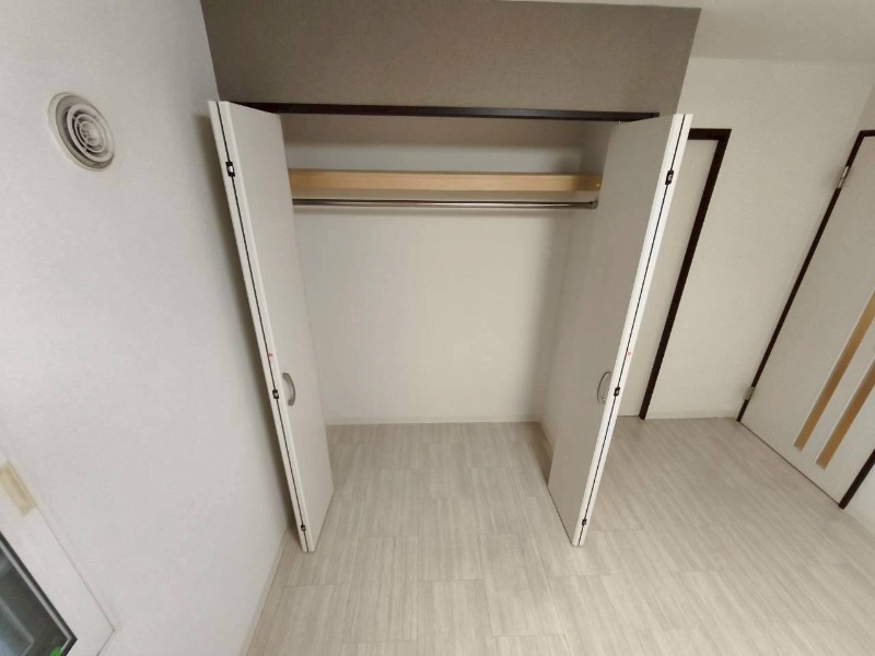 収納　クローゼットは奥行きもあり、荷物が多い方でも安心です。