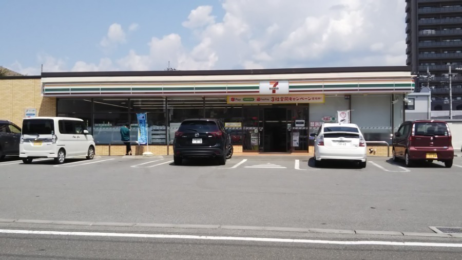コンビニ　セブンイレブン甲府貢川本町店（コンビニ）まで286m