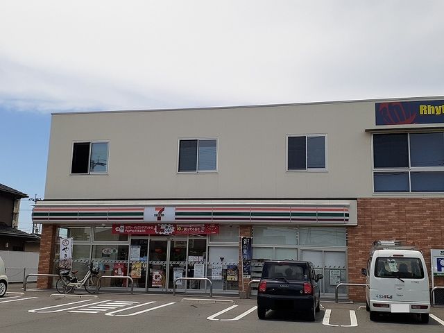 コンビニ　セブンイレブン薄場２丁目店（コンビニ）まで550m