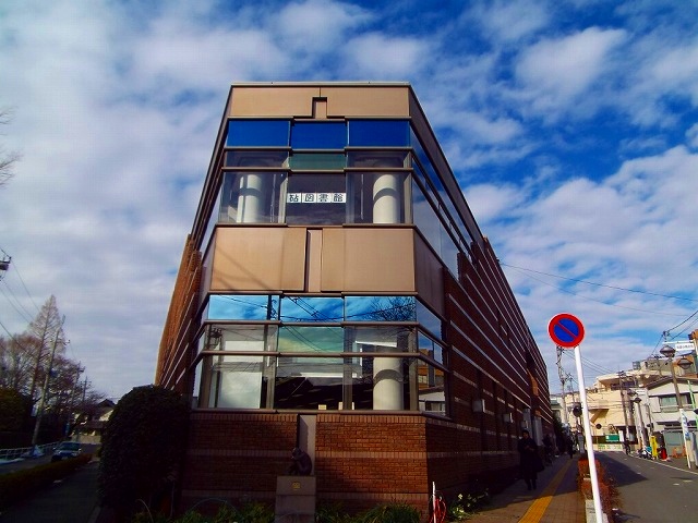 図書館　砧図書館（図書館）まで588m