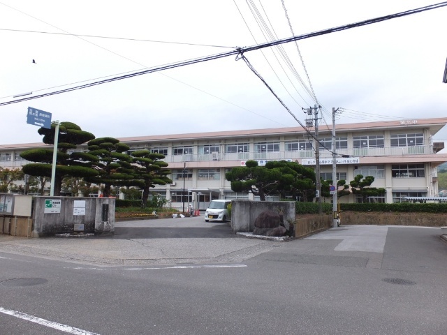 中学校　高知市立城北中学校（中学校）まで1231m