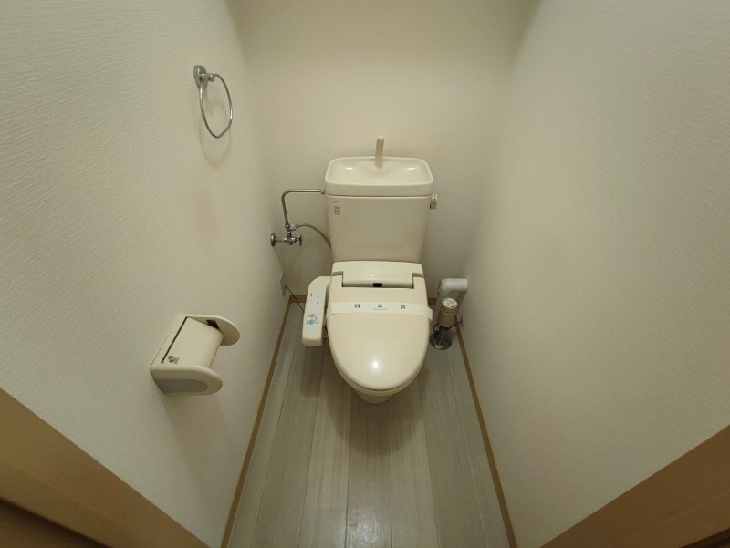 トイレ　こちらはトイレです。清潔感があり、安心して使用できます。