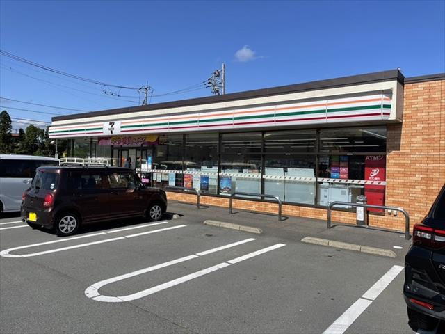 コンビニ　セブンイレブン（コンビニ）まで666m