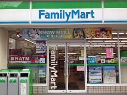 コンビニ　ファミリーマート（コンビニ）まで425m