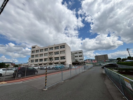 中学校　東広島市立西条中学校（中学校）まで2163m