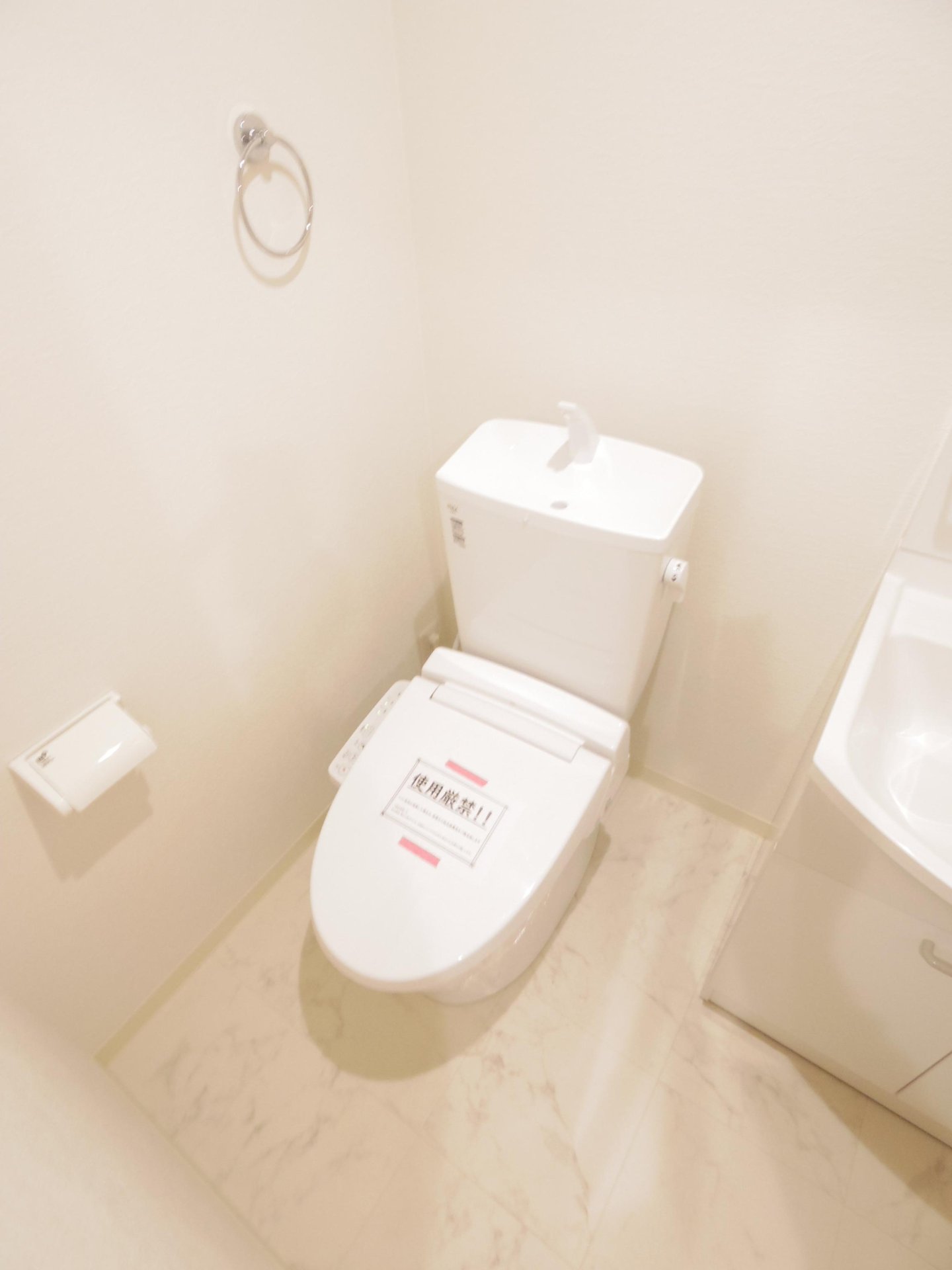 トイレ　※同仕様写真です