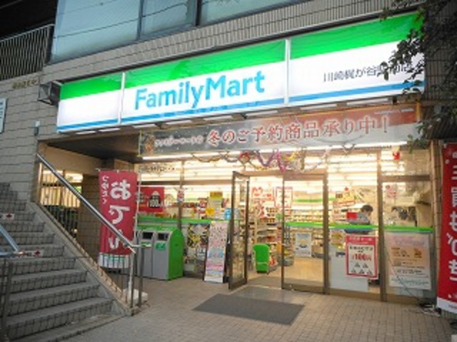 コンビニ　ファミリーマート川崎梶が谷駅前店（コンビニ）まで618m