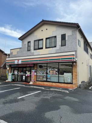 コンビニ　セブンイレブン京都西大路松原店（コンビニ）まで183m
