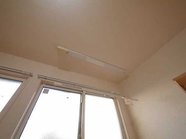 その他設備　雨の日も安心の室内物干し