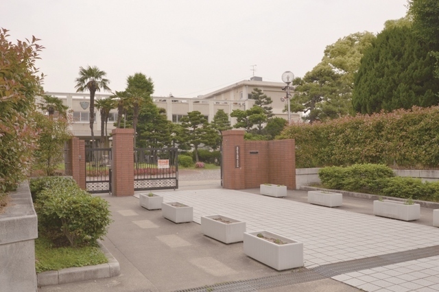 中学校　瑞穂ヶ丘中学校（中学校）まで1314m