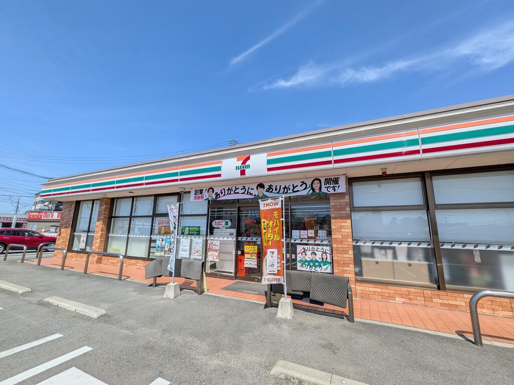 コンビニ　セブンイレブン　徒歩4分（コンビニ）まで320m