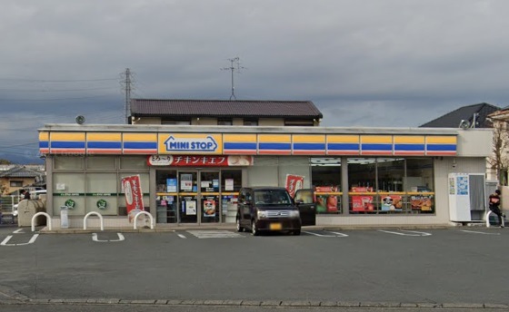 コンビニ　ミニストップ富士石坂店（コンビニ）まで1058m