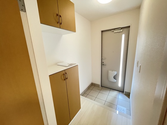 玄関　※別部屋の写真です