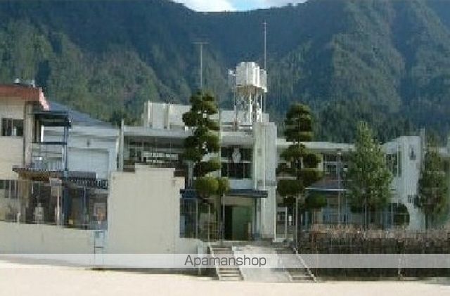 小学校　三田小学校（小学校）まで300m