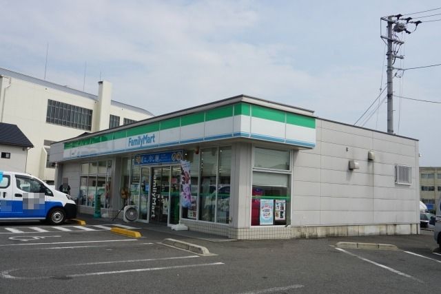 コンビニ　ファミリマート鮎喰町店さん（コンビニ）まで850m