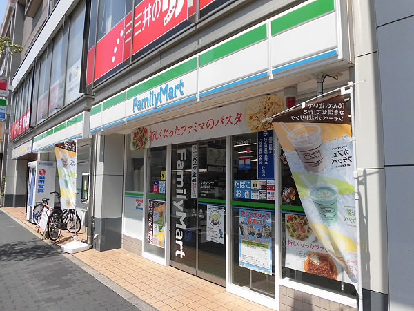 コンビニ　ファミリーマート（コンビニ）まで31m