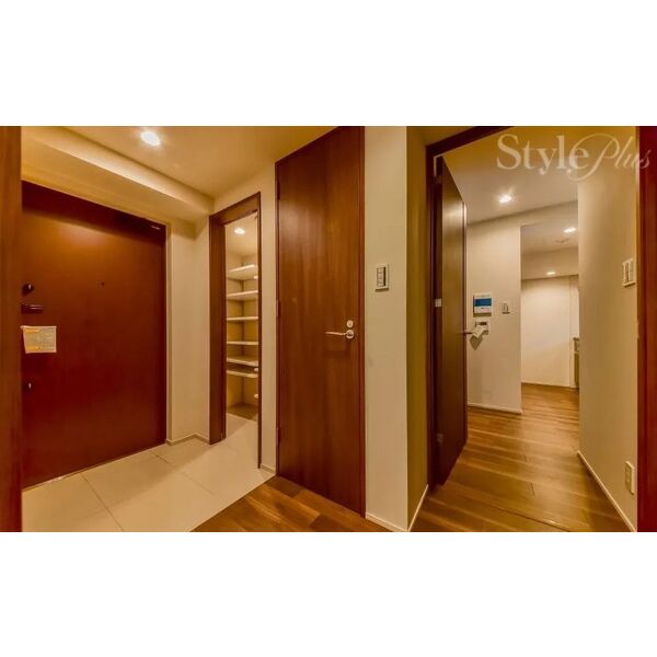 玄関　※別室の参考写真の為、現況優先です。