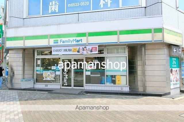 コンビニ　ファミリーマート（コンビニ）まで120m