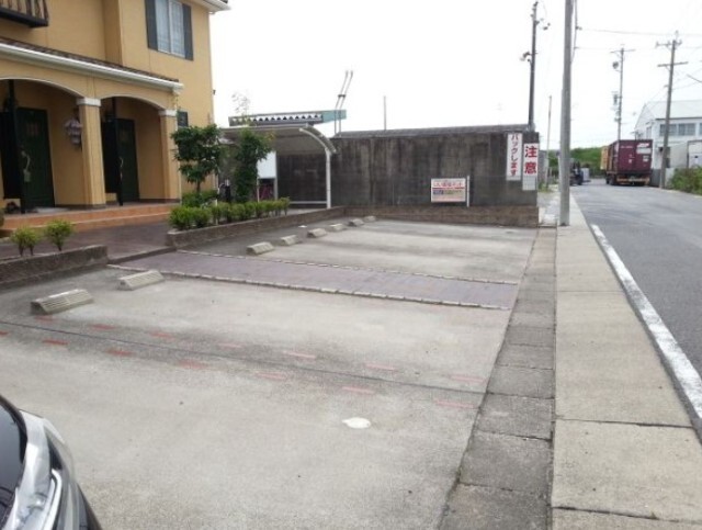 駐車場　敷地内駐車場