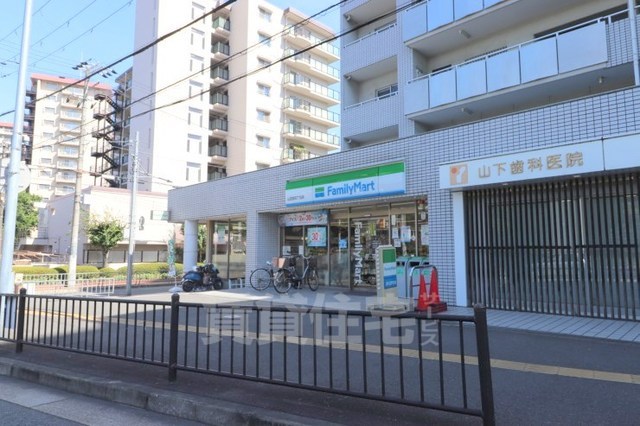 コンビニ　ファミリーマート　山田西四丁目（コンビニ）まで107m