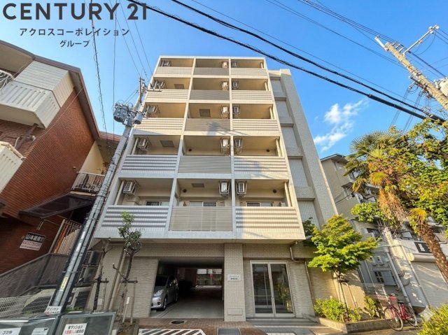 建物外観　オートロック付きで外部からの出入りが簡単にできない為安心です