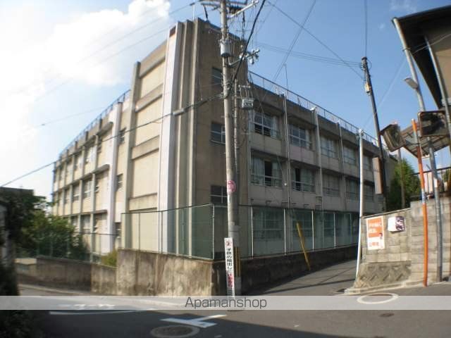 小学校　上四条小学校（小学校）まで426m