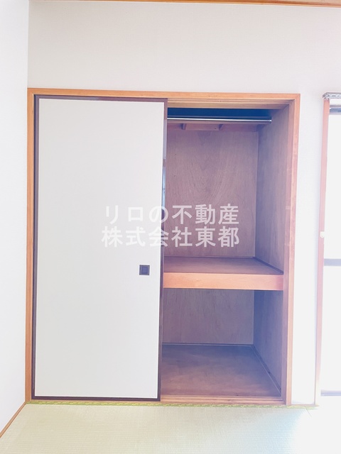 収納　押入れタイプは奥行がある収納力！