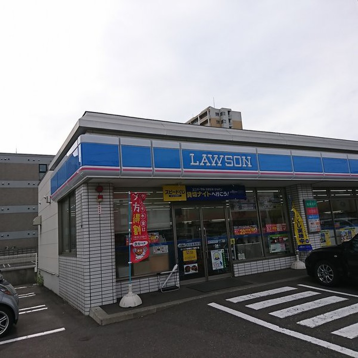 コンビニ　ローソン（コンビニ）まで176m