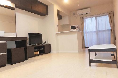 居室・リビング　お部屋によって壁の色が違う場合がございます。