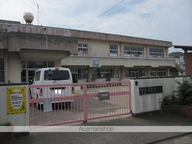 幼稚園・保育園　名草保育所（幼稚園・保育園）まで331m