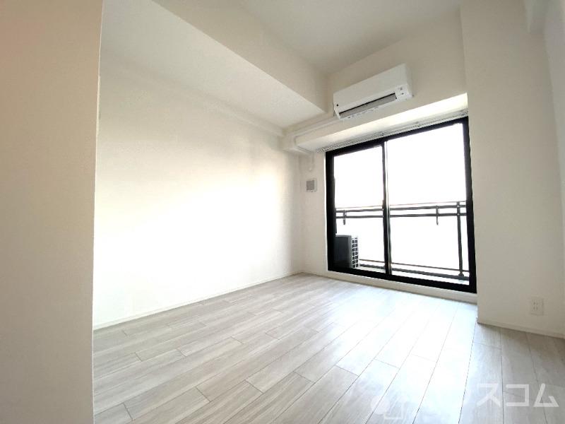 居室・リビング　白を基調にした明るいお部屋です。