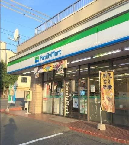 コンビニ　ファミリーマート札幌平岸5条店（コンビニ）まで415m