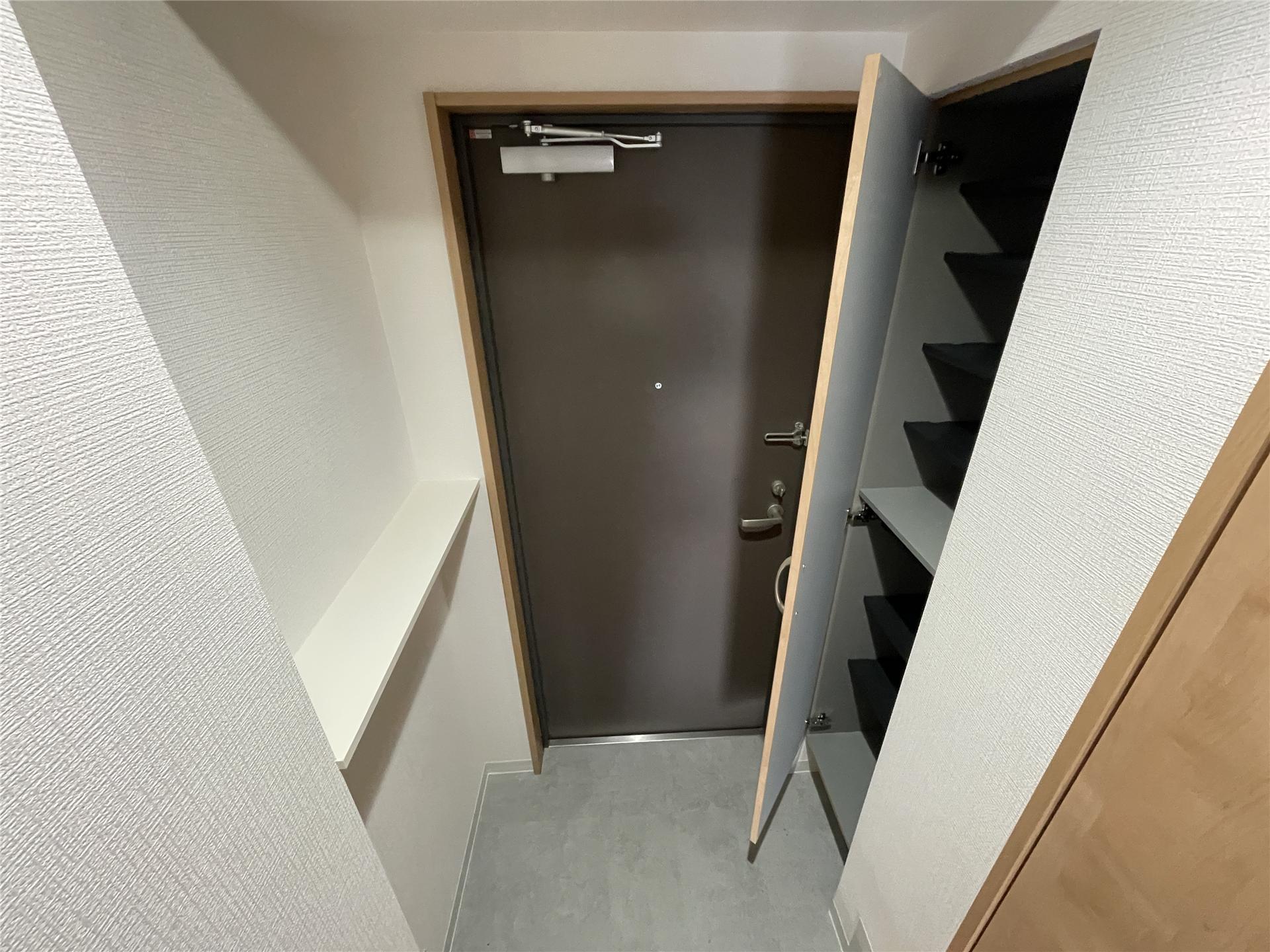 玄関　シューズボックス付きで広めの玄関です