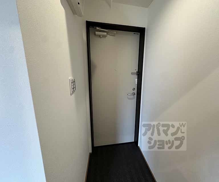 NEST冷泉町の玄関写真