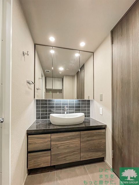 洗面設備　※写真は同タイプ住戸です。