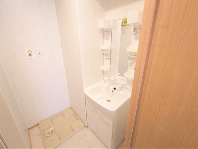 洗面設備　同一建物内１０２号室内装写真転載