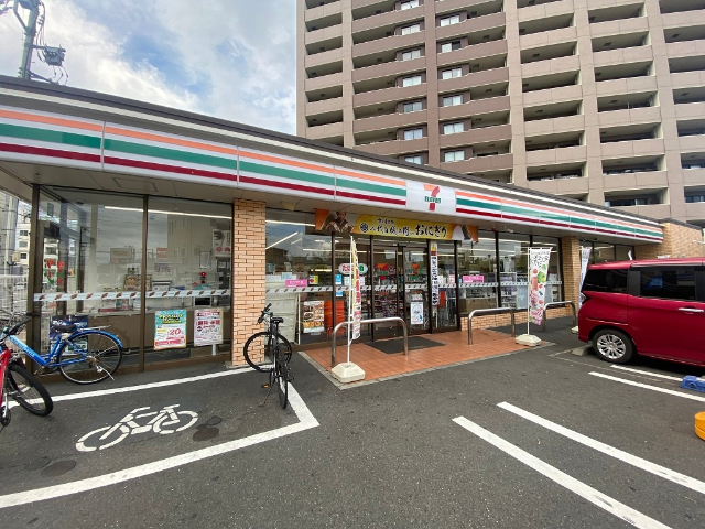 コンビニ　セブンイレブン福生駅前東口店（コンビニ）まで140m