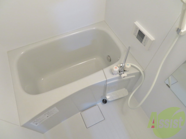 バス・シャワールーム　バスルームはこちらです。広々としてゆったり休めます。
