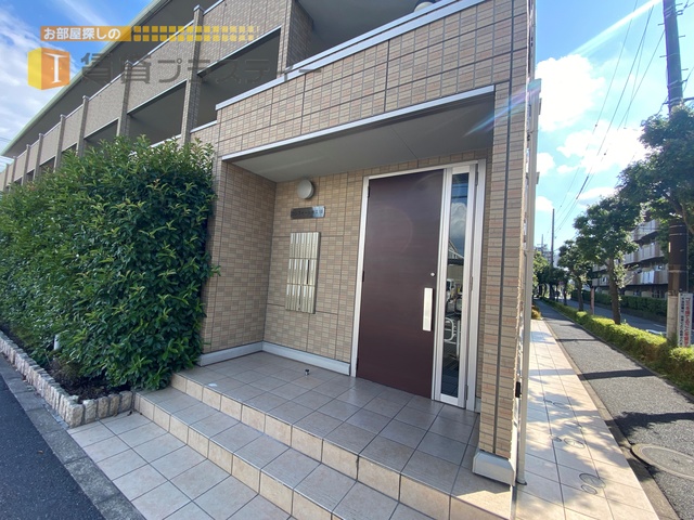 エントランス　安心のオートロック付きです