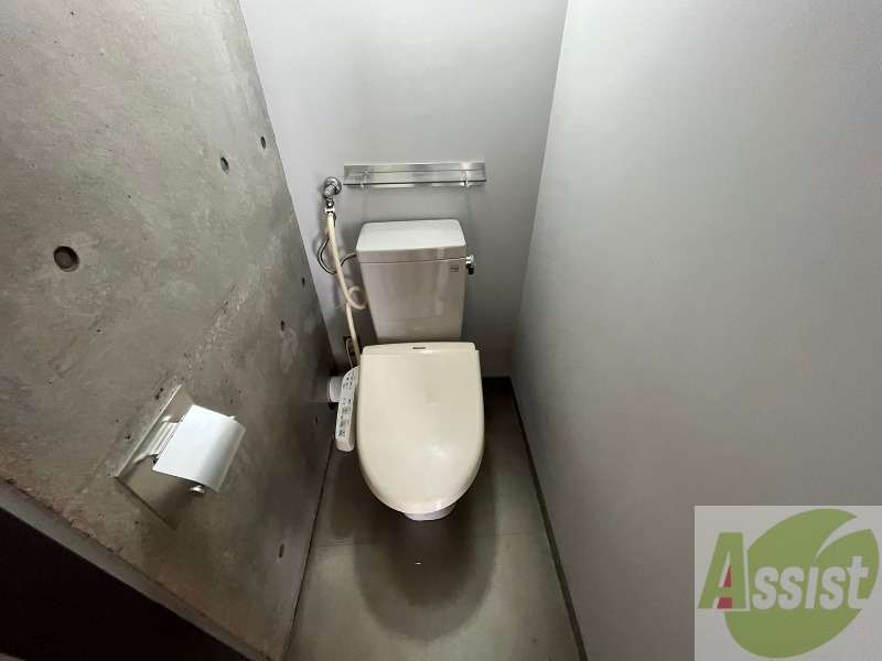 トイレ　こちらはトイレです。清潔感があり、安心して使用できます。