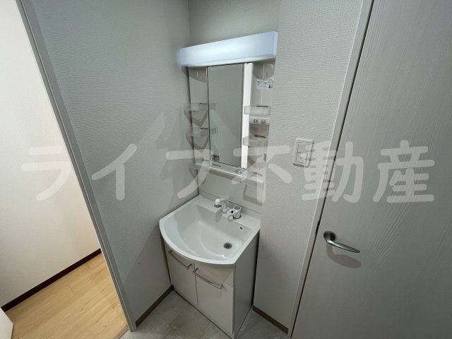 洗面設備　朝の身支度には欠かせない独立洗面化粧台