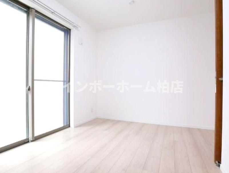 居室・リビング　同建物。参考写真。