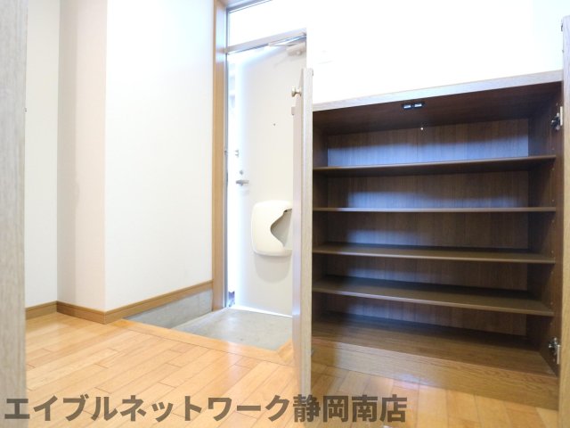 玄関　明るい玄関です