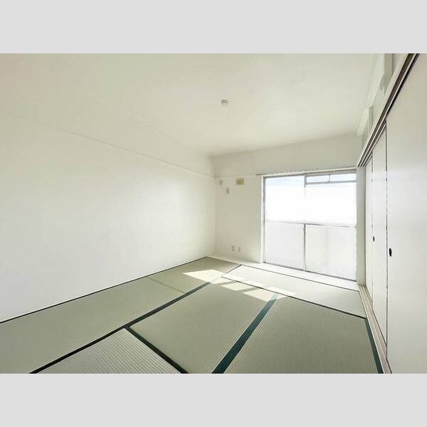 居室・リビング　掲載写真は同型モデルを掲載しており実際のお部屋と仕様等が異な