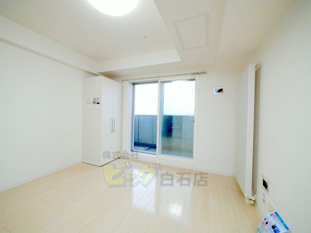 居室・リビング　白を基調とした明るいお部屋です♪