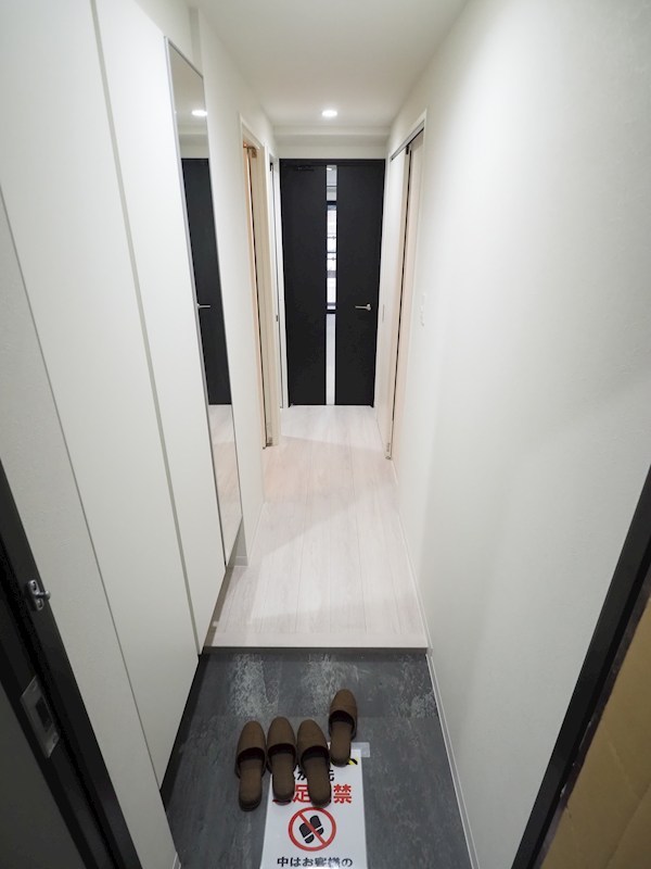 玄関　白基調のきれいなお部屋です